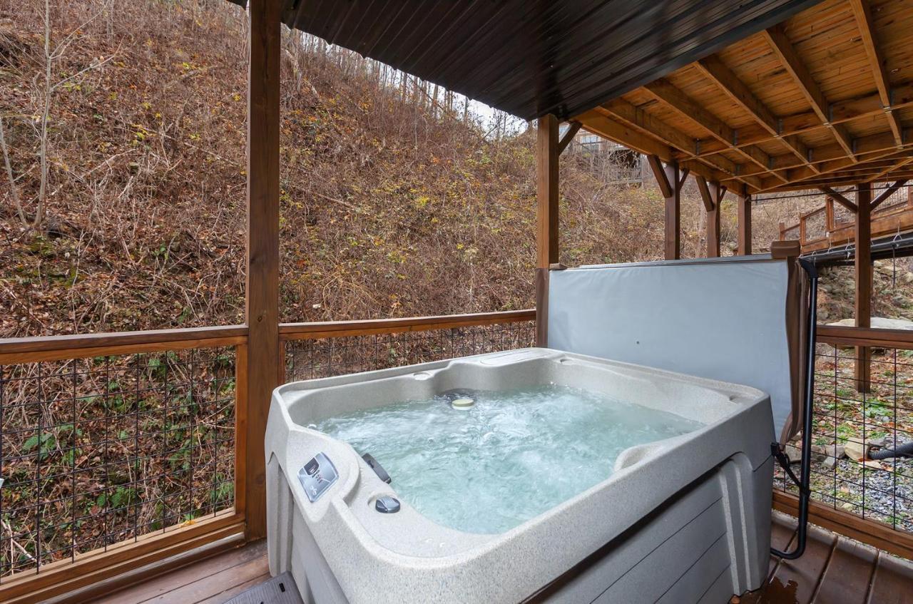 Night Owl Cabin Villa Gatlinburg Bagian luar foto